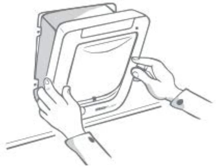 درب تردد گربه هوشمند برند سورفلپ Sureflup مدل sur001 SureFlap -این درب شناسه حیوان خانگی را در هنگام ورود اسکن می کند و دارای حالت دستی و هوشمند همراه با یک عدد تگ