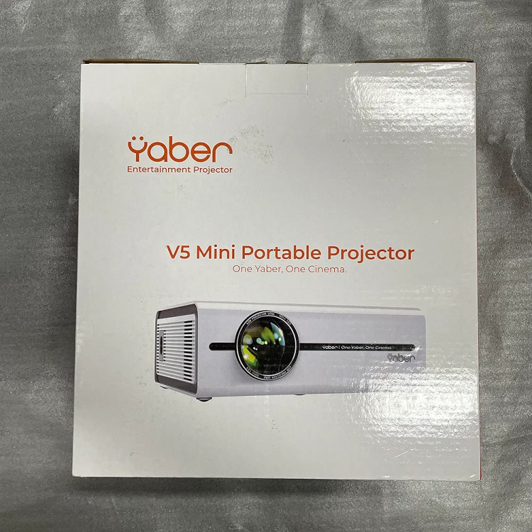 ویدیو پروژکتور Yaber، مدل V5 مینی ,با پخش تصویر اچ دی و قدرت نوری 8000 لومنی,پک دارای سه پایه برای نصب پروژکتور روی آن